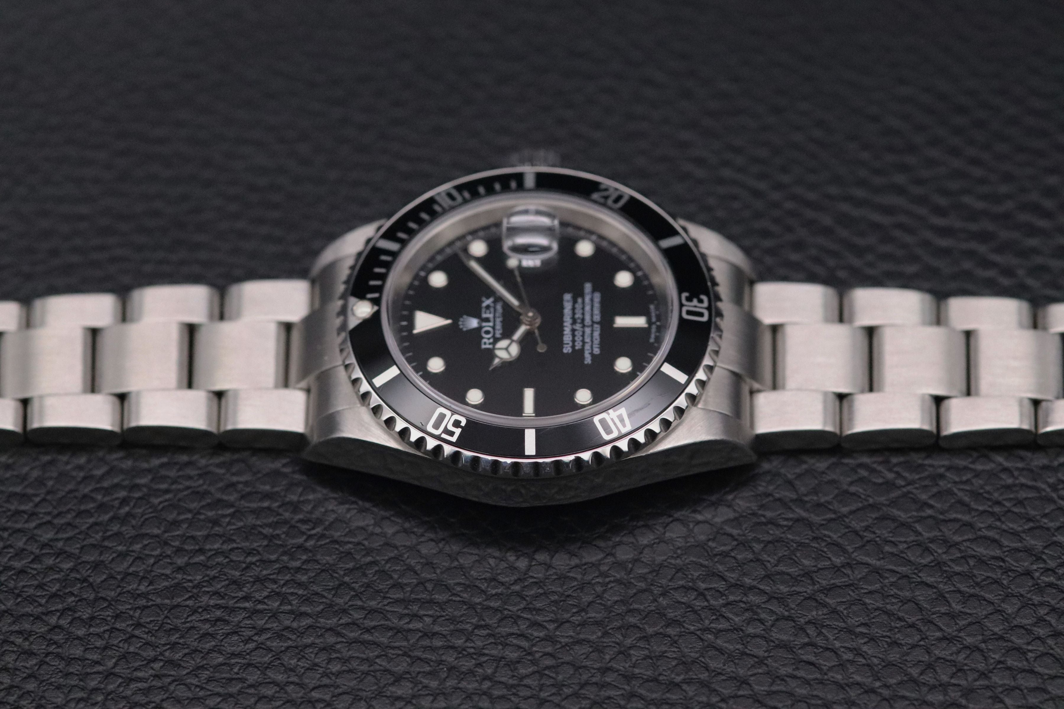 Rolex Submariner 16610LN No Holes