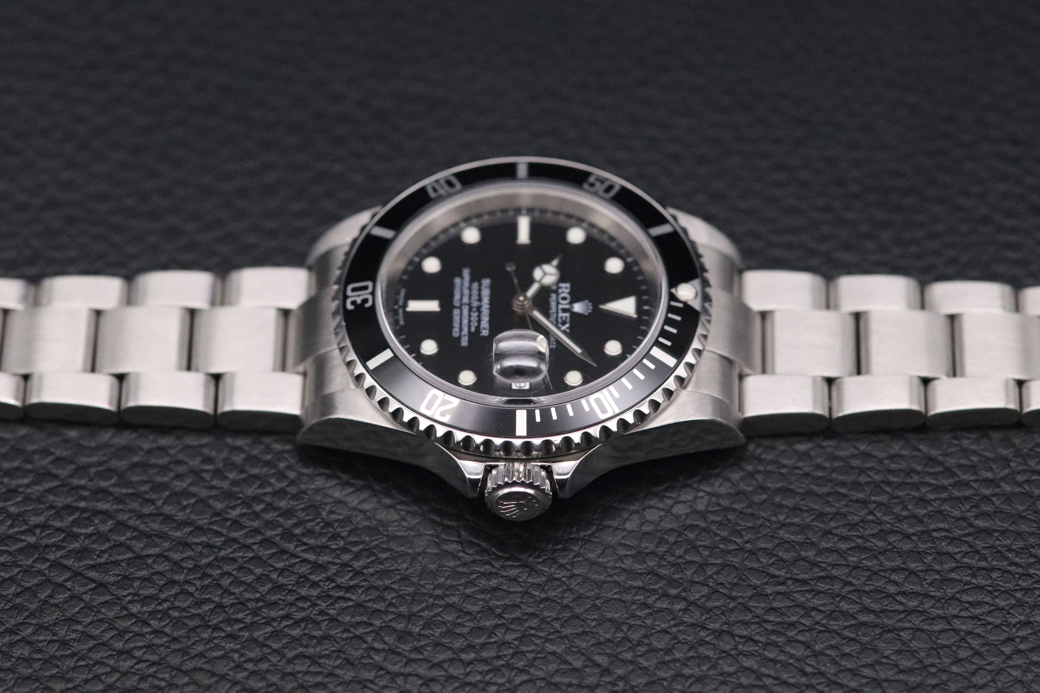 Rolex Submariner 16610LN No Holes